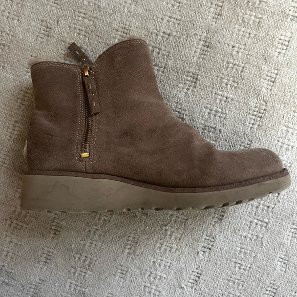 UGG Shala Wedge Boot Size 7 - Picture 3 of 7